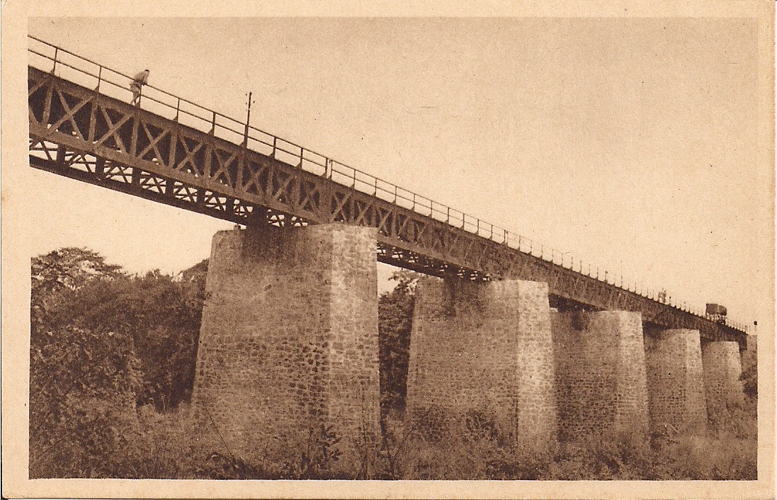 Carte postale ancienne: pont sur l'Oum